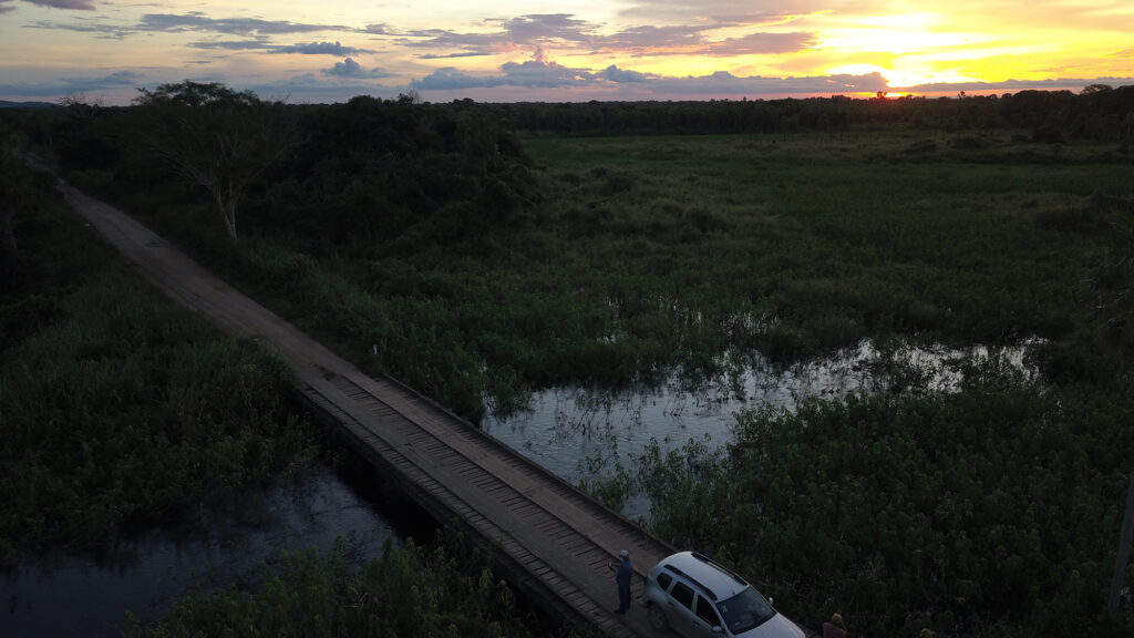 Agesul implanta desvios em trechos de pontes queimadas no Pantanal para garantir tráfego