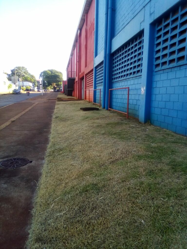 Unidade desativada do Extra está com novo visual após limpeza externa Unidade desativada do Extra está com novo visual após limpeza externa