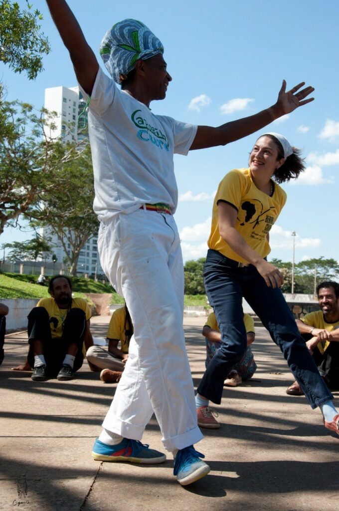 Crianças e até bebês podem participar hoje de vivência de Capoeira Angola