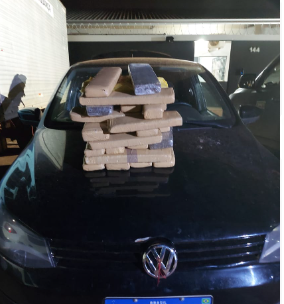 Suspeito de roubos na Capital é preso e comparsa morre em confronto com a PM