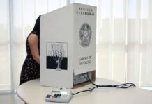 Presidente do TSE afirma que questionar urnas é ‘desconvidar’ eleitor da democracia