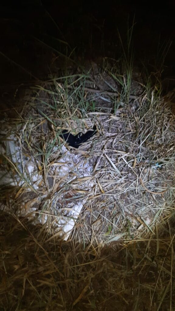 Motociclista é preso por direção perigosa e com simulacro de arma de fogo