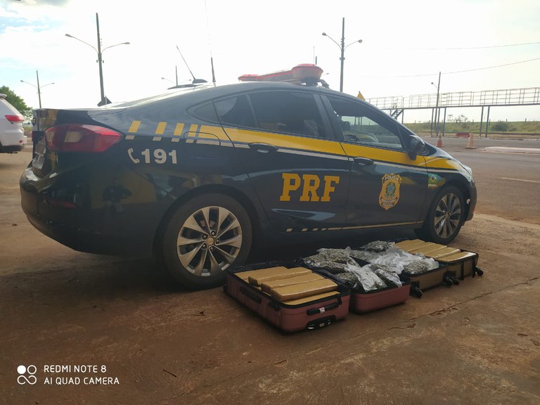 PRF-MS tem domingo com apreensão de meia ton de drogas PRF-MS tem domingo com apreensão de meia ton de drogas