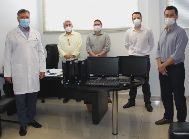 Cooperativa doa computadores a Maternidade da Capital dando mais agilidade a ação da entidade