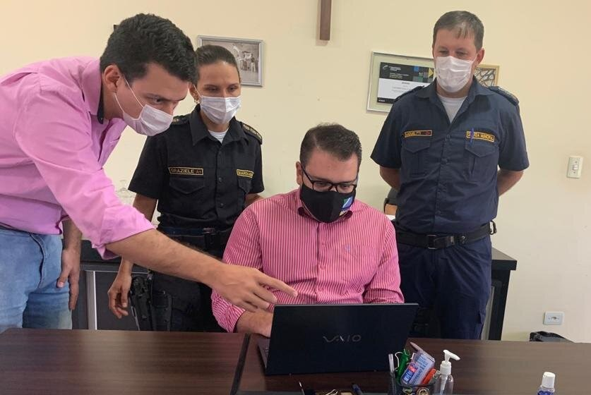 Guarda Municipal assina acordo com PF para regulamentação de porte de arma Guarda Municipal assina acordo com PF para regulamentação de porte de arma