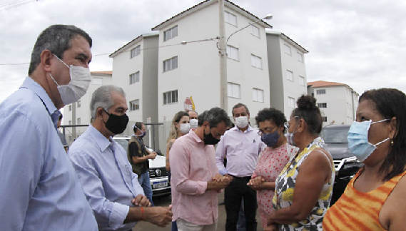 No dia do jornalista, Governo de MS entrega 192 moradias