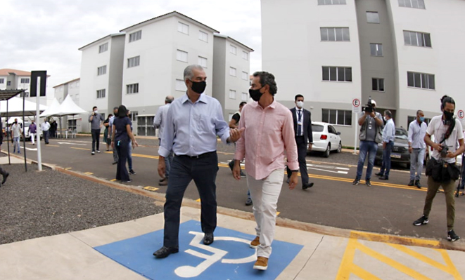 No dia do jornalista, Governo de MS entrega 192 moradias