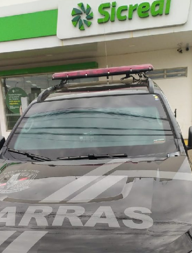 Ladrões invadem agência e tentam roubar cofre Ladrões invadem agência e tentam roubar cofre
