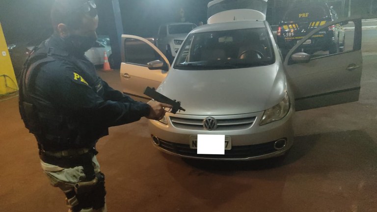 PRF apreende drogas e armamento pesado PRF apreende drogas e armamento pesado