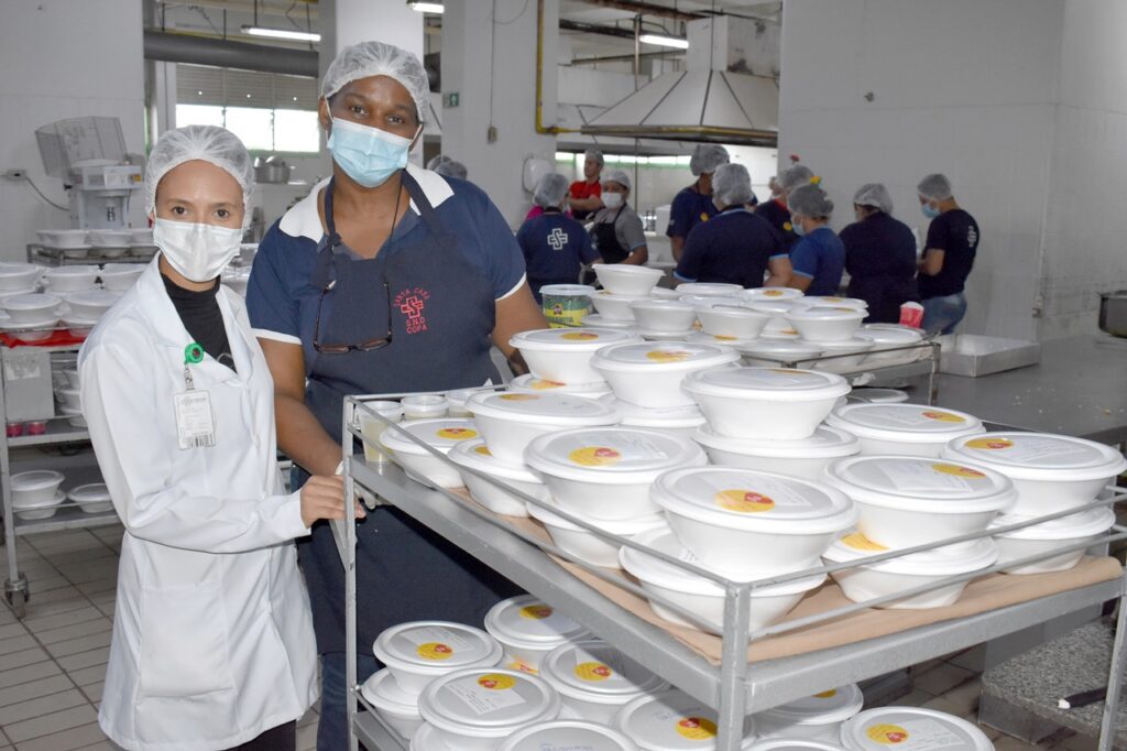 Mensagens de esperança são adicionadas em refeição de pacientes da Santa Casa