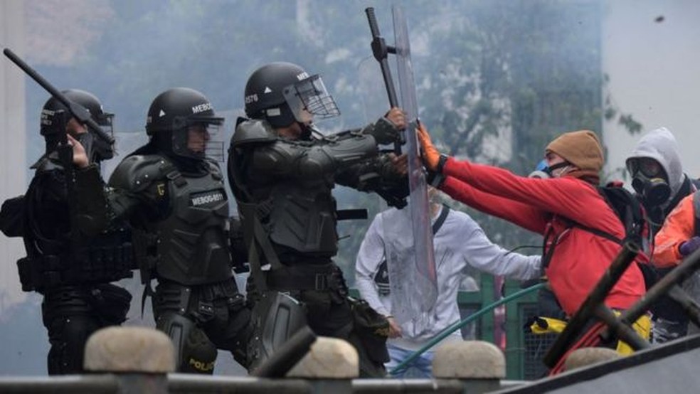 Colômbia vive caos e trilha caminho desconhecido após semana de protestos