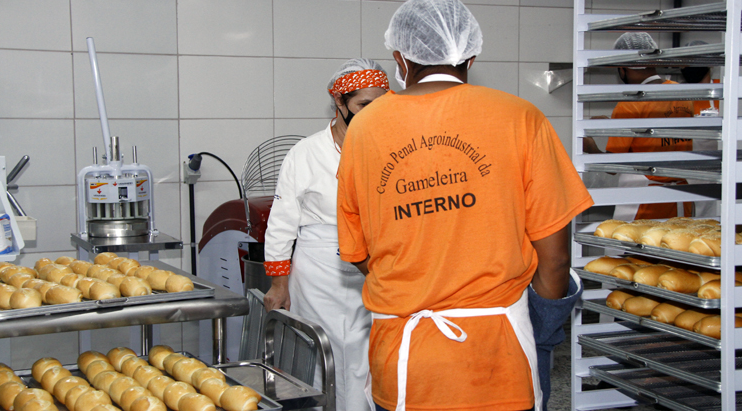 Ressocialização e geração de renda: panificadora do Presídio da Gameleira entra em funcionamento Ressocialização e geração de renda: panificadora do Presídio da Gameleira entra em funcionamento