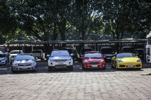 PF prende quatro em operação que levou dono de loja de 'luxo' e carros milionários PF prende quatro em operação que levou dono de loja de 'luxo' e carros milionários