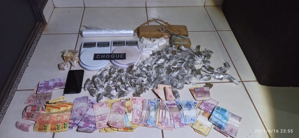 Após roubo, Choque recupera moto e fecha ponto de venda de drogas