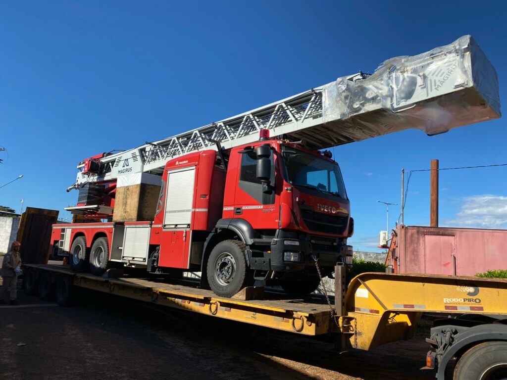 Bombeiros realizam treinamento e simulação de resgate em roda gigante em shopping da Capital Bombeiros realizam treinamento e simulação de resgate em roda gigante em shopping da Capital