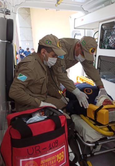 Bombeiros realizam treinamento e simulação de resgate em roda gigante em shopping da Capital Bombeiros realizam treinamento e simulação de resgate em roda gigante em shopping da Capital