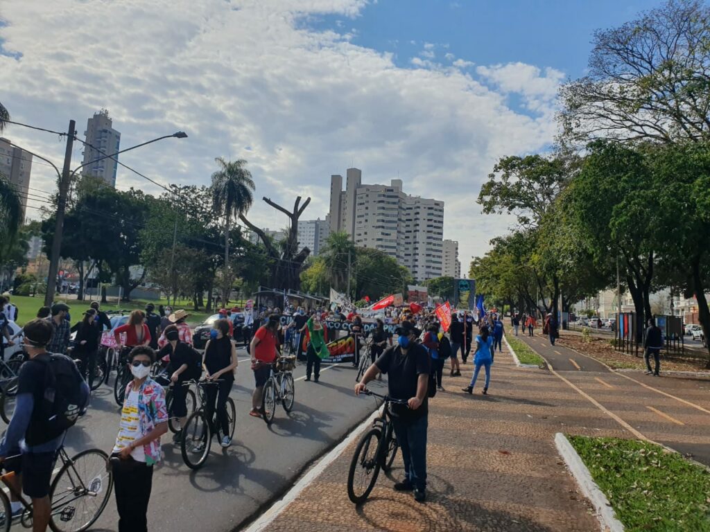 Campo Grande também vai as ruas contra Bolsonaro 'genocida' e por mais vacinas