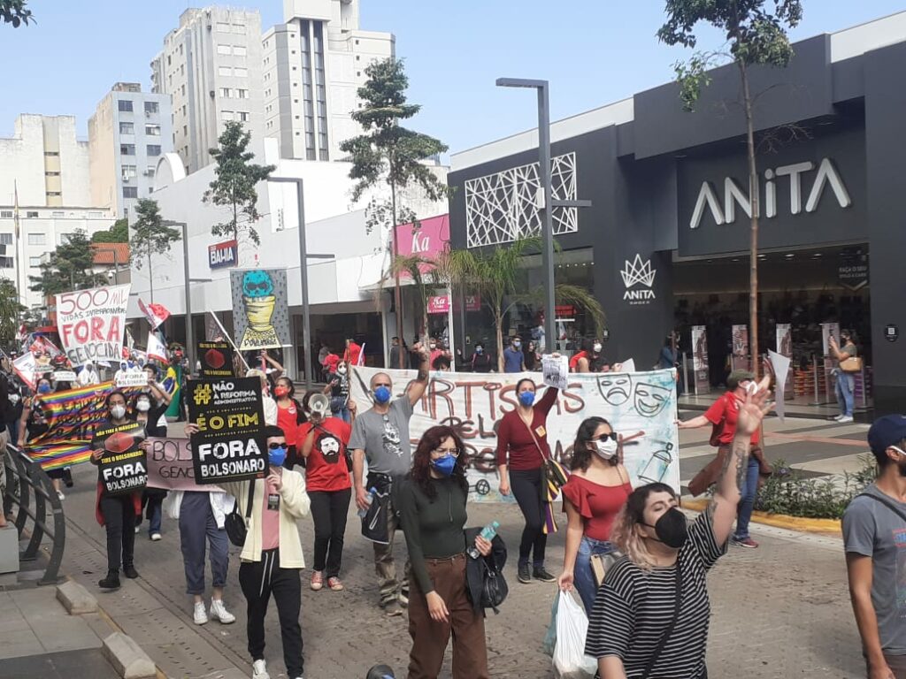 Campo Grande também vai as ruas contra Bolsonaro 'genocida' e por mais vacinas