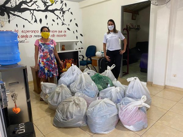 Campanha entrega mais de 2 toneladas de agasalhos para famílias carentes da Capital