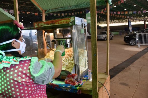 Fiems e Prefeitura surpreendem com 'Arraiá da Vacinação' no Albano Franco