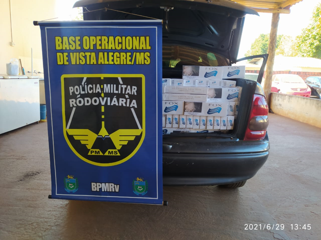 PMR apreende veículo lotado até o teto de cigarros contrabandeados