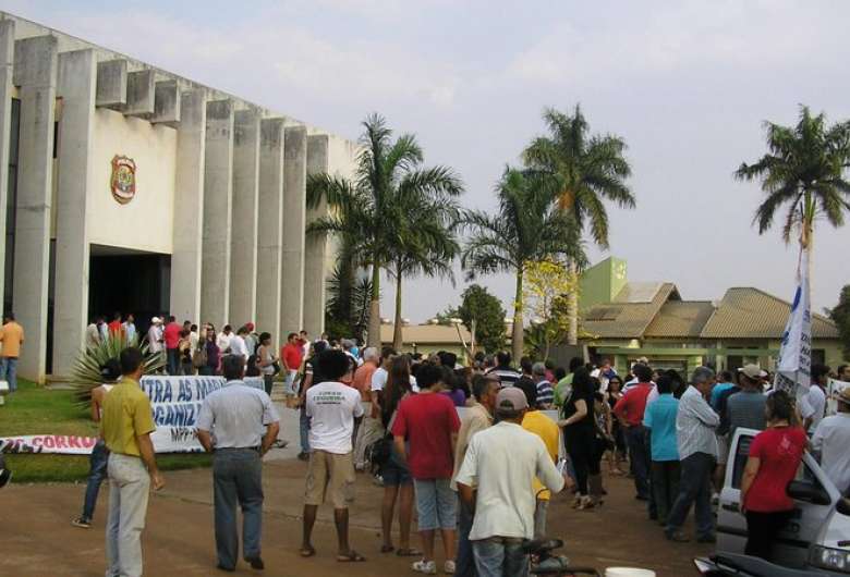 Ex-vereadores são condenados a prisão por 'mensalinho', após uma década Ex-vereadores são condenados a prisão por 'mensalinho', após uma década