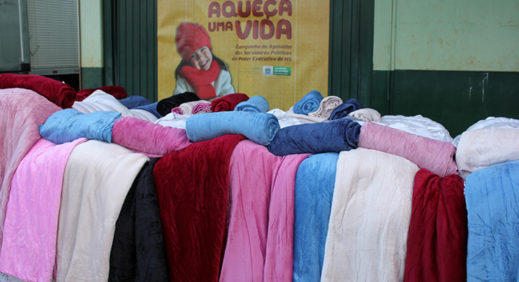 Com 80 mil unidades, cobertores entregues pelo Governo do Estado vão aquecer famílias nos 79 municípios de MS