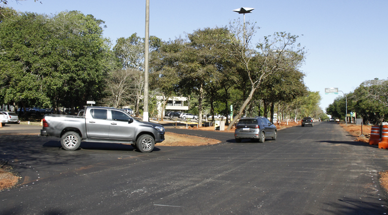 Parque dos Poderes: Com asfalto novo, trecho da Avenida do Poeta é liberado