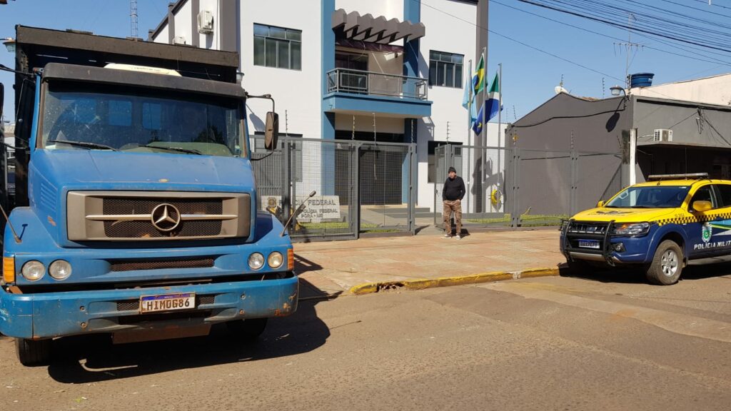 PMR sextou logo cedo com 2,5 toneladas de drogas apreendidas PMR sextou logo cedo com 2,5 toneladas de drogas apreendidas