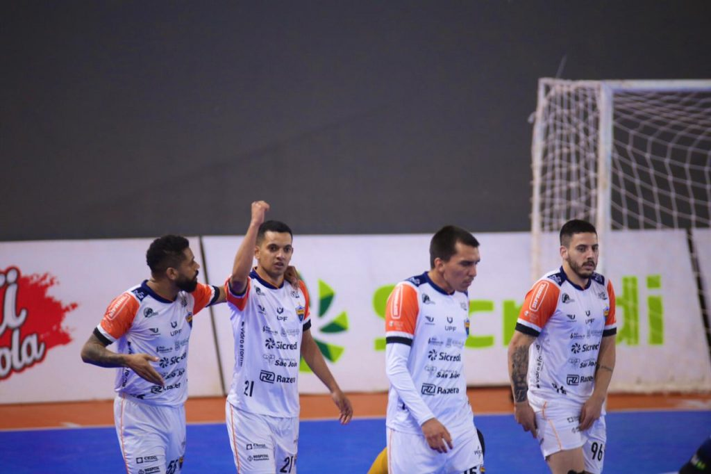 Taça Brasil de Futsal em Dourados conhece três classificados à semifinal Taça Brasil de Futsal em Dourados conhece três classificados à semifinal