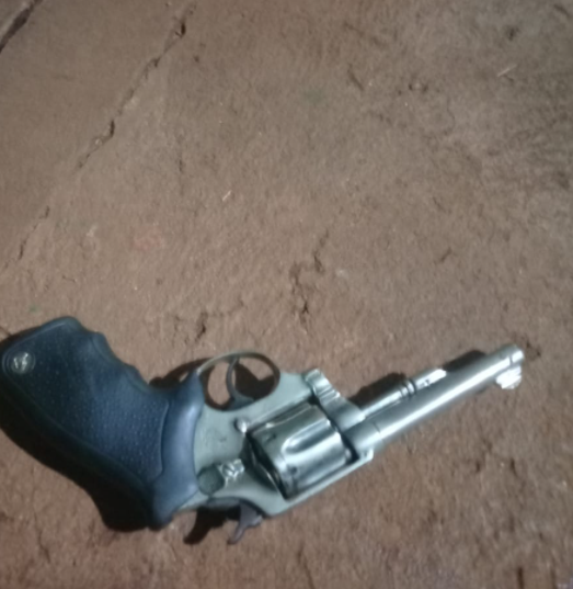 Suspeito de envolvimento com 'tribunal do crime', morre em confronto com Choque Suspeito de envolvimento com 'tribunal do crime', morre em confronto com Choque