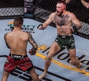 UFC: Conor McGregor fratura o tornozelo e Dustin Poirier vence