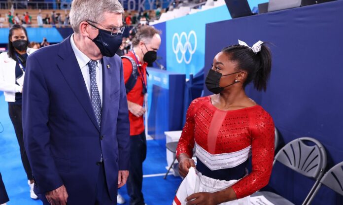 simone_biles_thomas_bach_olimpiada_toquio_2020