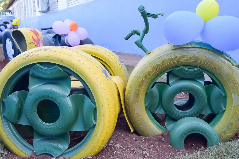 Detentos transformam pneus em peças lúdicas e proporcionam mais aprendizado às crianças