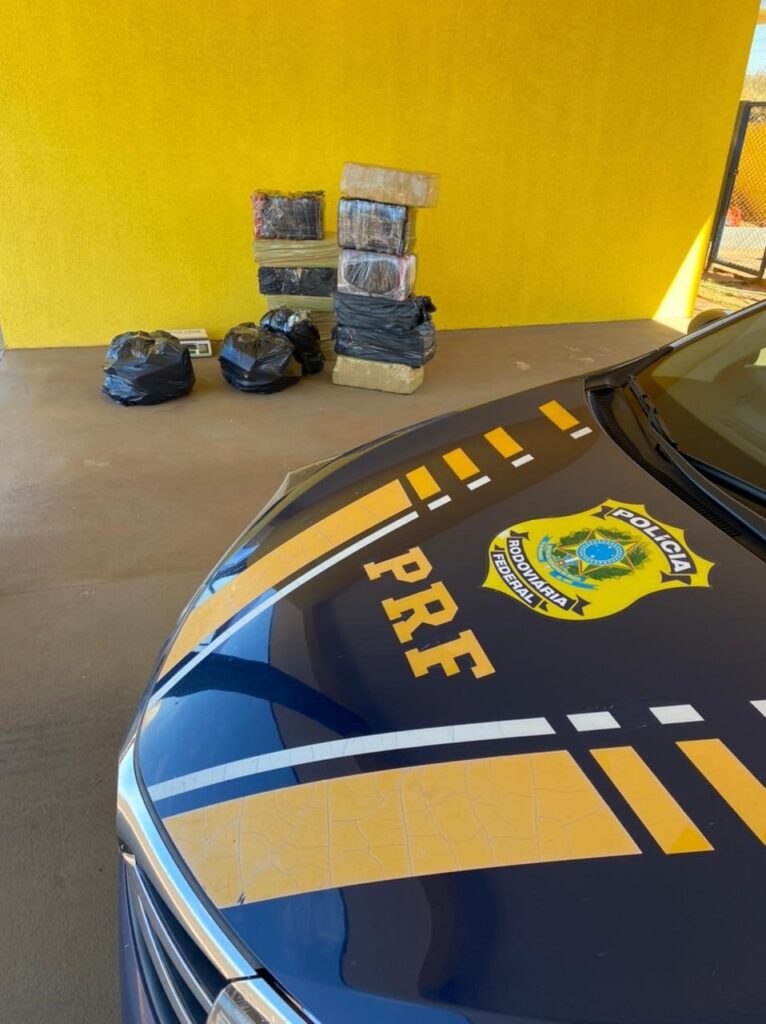 PRF apreende quase 300 kg de drogas e munições em Eldorado PRF apreende quase 300 kg de drogas e munições em Eldorado