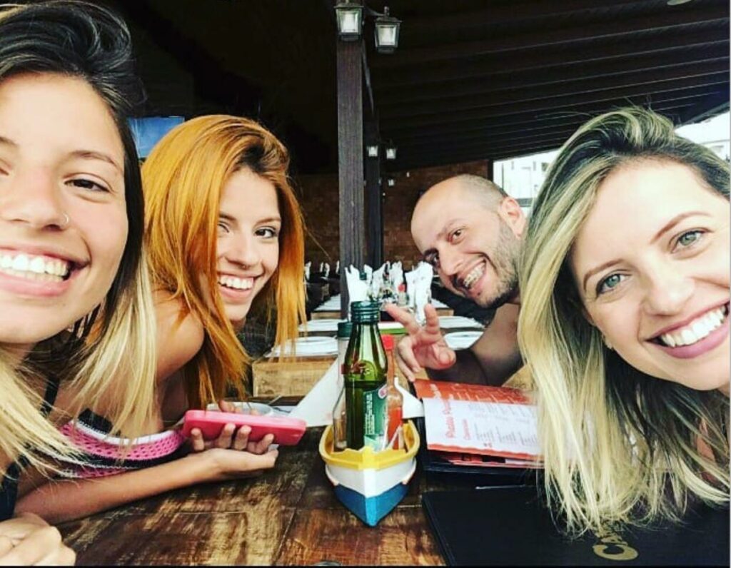 Pai de coração conta como chegada de gêmeas 'sem cegonha' transformou seus dias Pai de coração conta como chegada de gêmeas 'sem cegonha' transformou seus dias