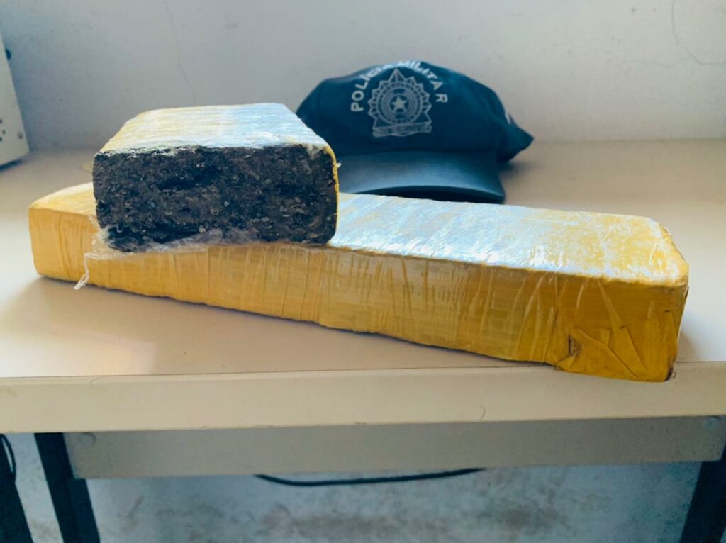 Violência doméstica 'denúncia' trio que acaba preso por tráfico e furto