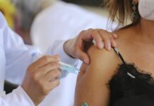 Covid-19: qual o risco de contrair a variante Delta após a vacinação?