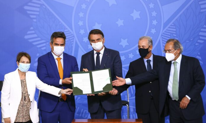 bolsonaro-mp-combustiveis_mcamgo_abr_110820211818