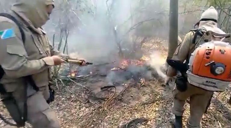 Bombeiros reforçam combate aos incêndios no Pantanal, Bela Vista e região Leste