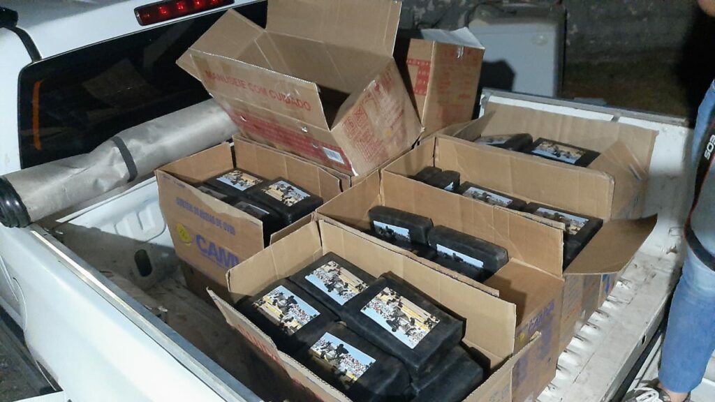 Polícia descobre bunker em funilaria na Capital com mais de meia tonelada de cocaína