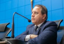 Lei de Coronel David reforça proteção ao consumidor e amplia informação sobre proibição de multa por fidelidade em MS