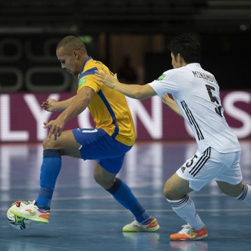 Brasil leva susto, mas bate Japão e vai às quartas do Mundial Futsal