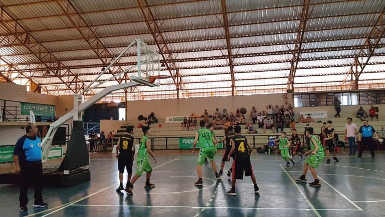 Dourados vence no masculino e Rio Brilhante no feminino do basquete dos Escolares