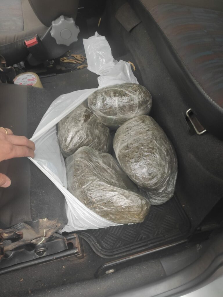 PC prende trio na Vila Carlota com 'estoque' de droga em carro carretinha e imóvel