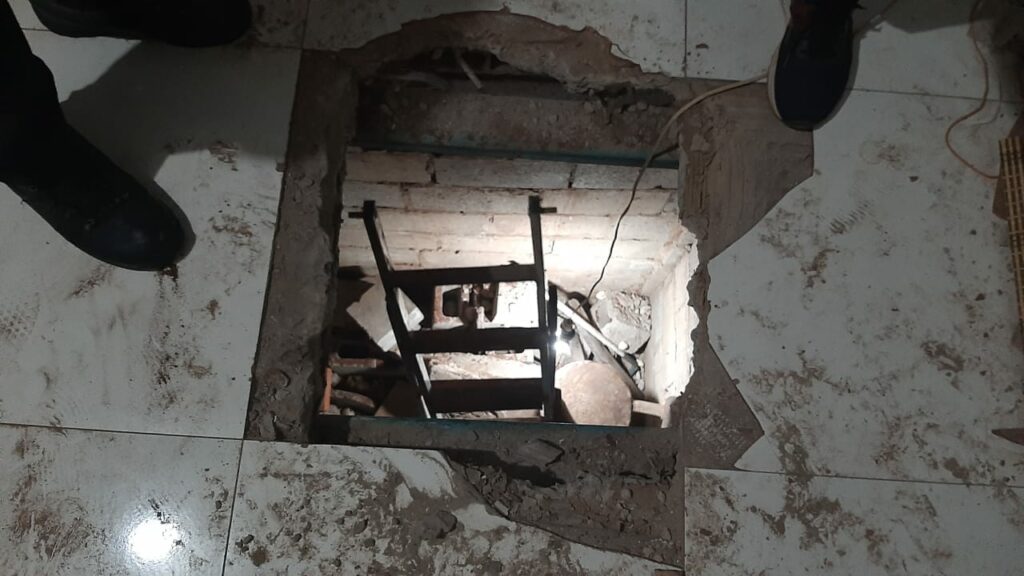 Polícia descobre bunker em funilaria na Capital com mais de meia tonelada de cocaína