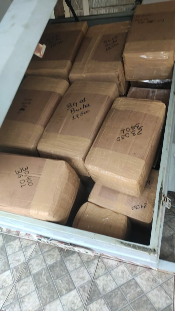 PC prende trio na Vila Carlota com 'estoque' de droga em carro carretinha e imóvel