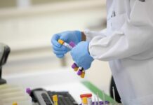 Boletim desta quinta registra queda no número de casos com mais 2,6 mil em 24 horas