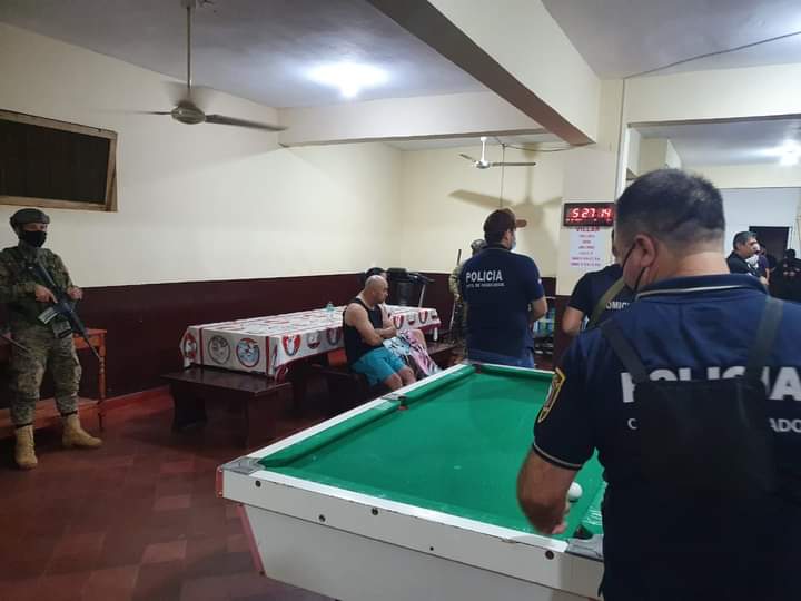 Polícia realiza operação em presídio na fronteira em buscas de provas de homicídios