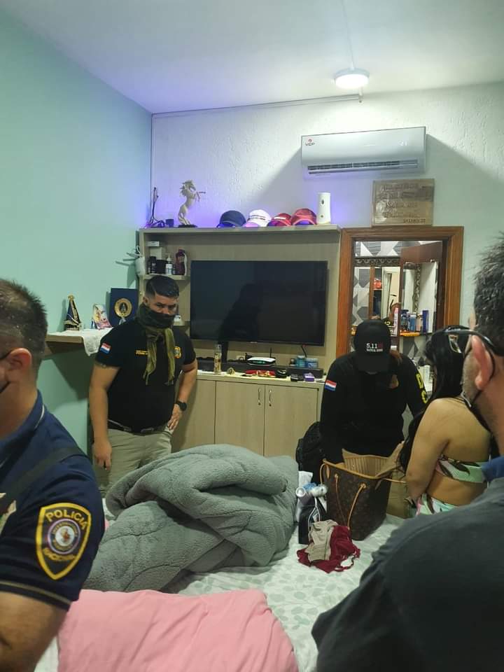Polícia realiza operação em presídio na fronteira em buscas de provas de homicídios